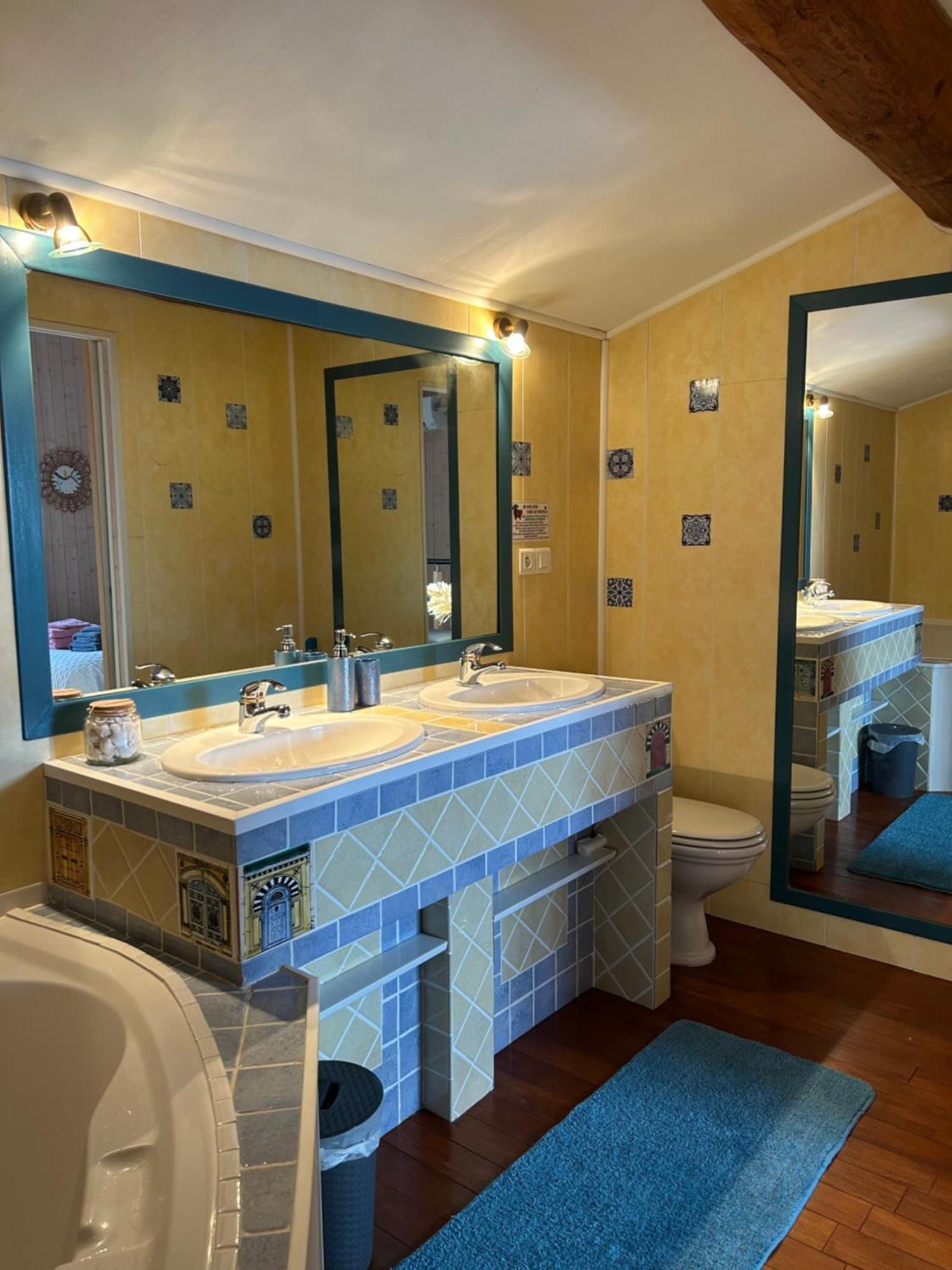 Appartement Duplex Meublé Avec Vue Sur Piscine Pont-Saint-Esprit